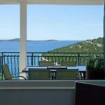 Wonderful Visinisce With Terrace And Sea Views