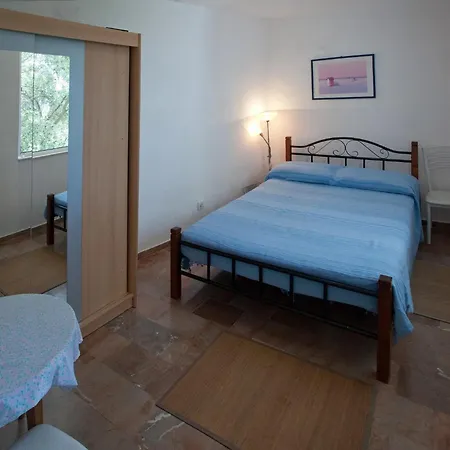 Wonderful Visinisce With Terrace And Sea Views Vinišće