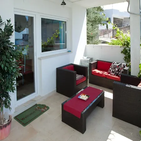 Wonderful Visinisce With Terrace And Sea Views