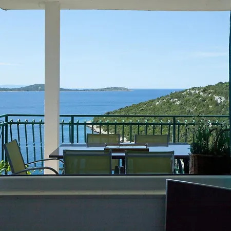 Wonderful Visinisce With Terrace And Sea Views